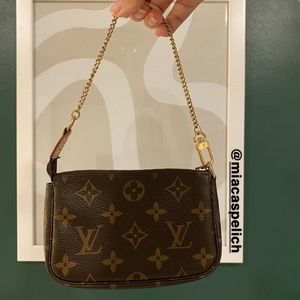 AUTHENTIC Louis Vuitton Mini Pochette